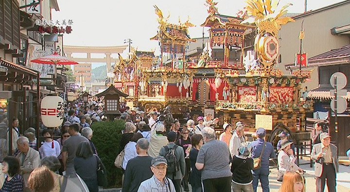 春の高山祭り